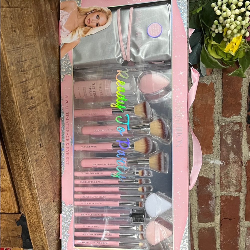 Paris Hilton Beauty To Dreamer 18-Piece Pink Makeup Brush Set Paris Hilton